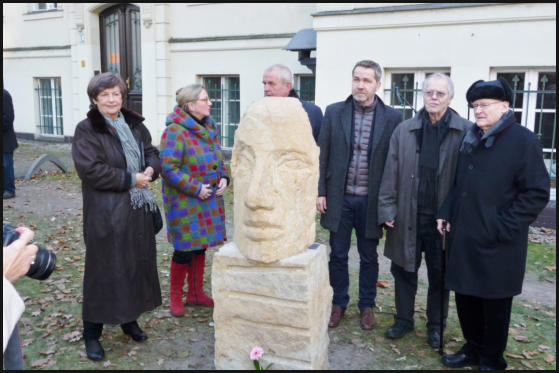 Christine Dewerny I Bildhauerin I Berlin I Masle der Medea I Amalienpark I Ehrung für Christa Wolf