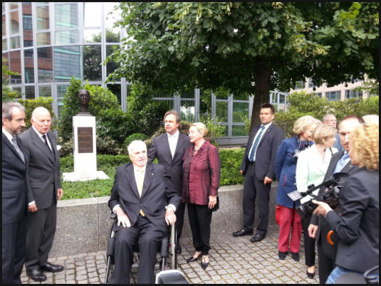 Christine Dewerny I Bildhauerin I Berlin I Porträt Bronze I Käthe Kollwitz - Straße der Erinnerung