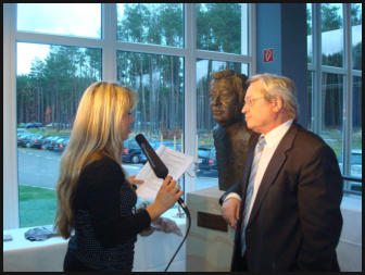 Christine Dewerny I Bildhauerin I Berlin I Porträtbüste Bronze I Prof. Siegfried Matthus I Siegfried-Matthus-Arena, Rheinsberg