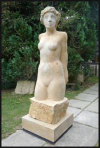 Christine Dewerny I Bildhauerin I Berlin I Sandsteinskulpuren I Ariadne I Reinhardtsdorfer Sandstein