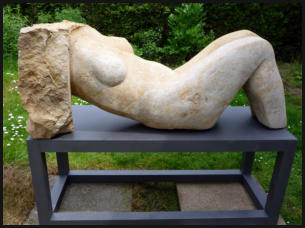 Christine Dewerny I Bildhauerin I Berlin I Sandsteinskulpuren I Liegende I Reinhardtsdorfer Sandstein
