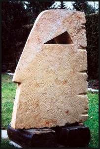 Christine Dewerny I Bildhauerin I Berlin I Sandsteinskulpuren I Maskenkopf I Reinhardtsdorfer Sandstein