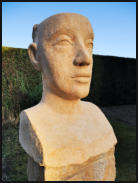 Christine Dewerny I Bildhauerin I Berlin I Sandsteinskulpuren I Medea I Reinhardtsdorfer Sandstein