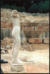 Christine Dewerny I Bildhauerin I Berlin I Sandsteinskulpuren I Nike I Reinhardtsdorfer Sandstein