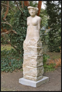 Christine Dewerny I Bildhauerin I Berlin I Sandsteinskulpuren I Undine I Reinhardtsdorfer Sandstein